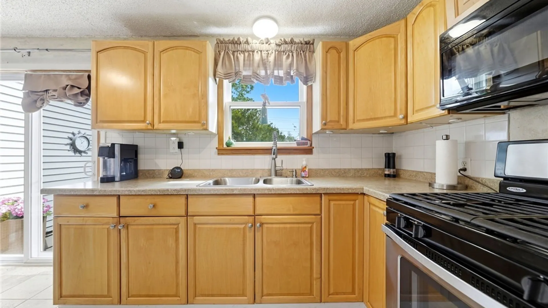 Property at 151 Cloverside Drive, West Seneca, NY 14224 9
