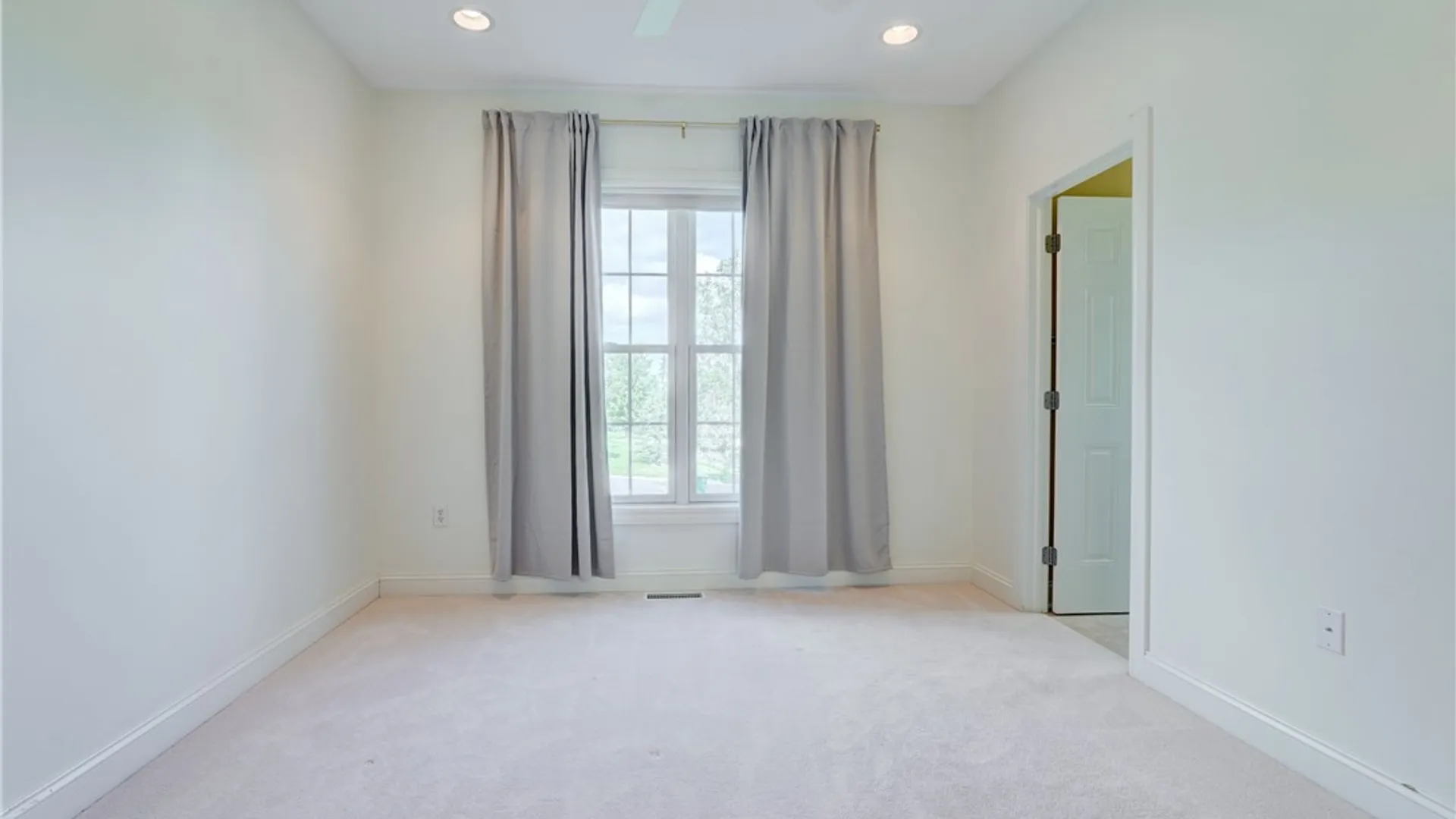 Property at 16 Nature View, Pittsford, NY 14534 32