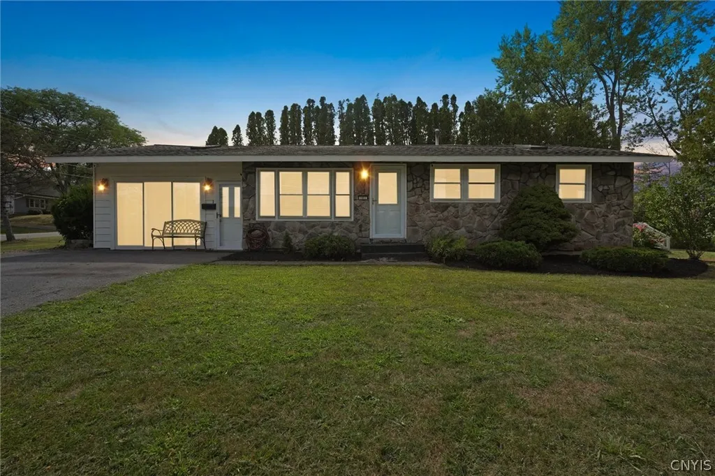 Property at 101 Moyer Heights Drive, Salina, NY 13088
