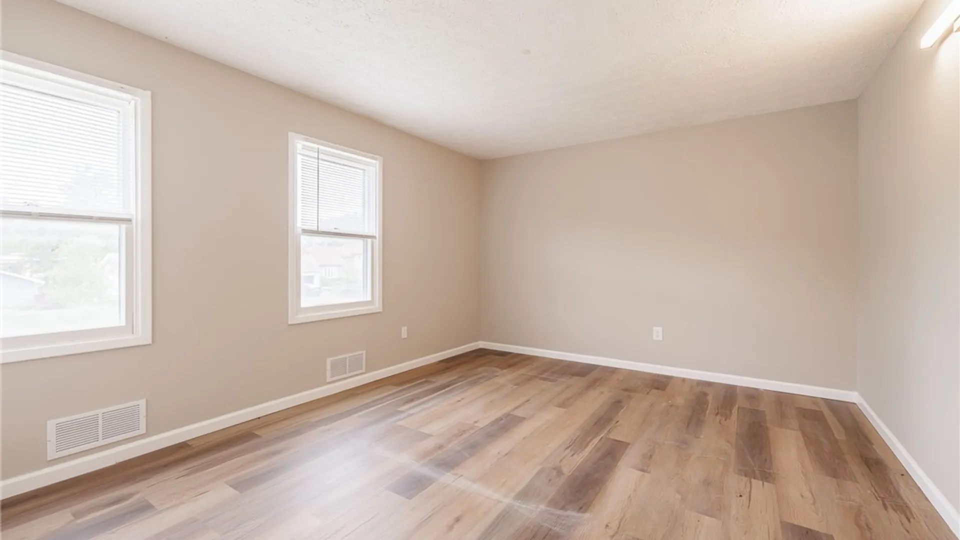 Property at 130 Troutbeck Lane, Greece, NY 14626 15