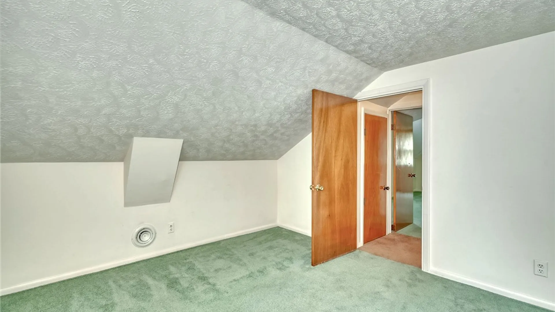 Property at 239 Fielding Road, Greece, NY 14626 23