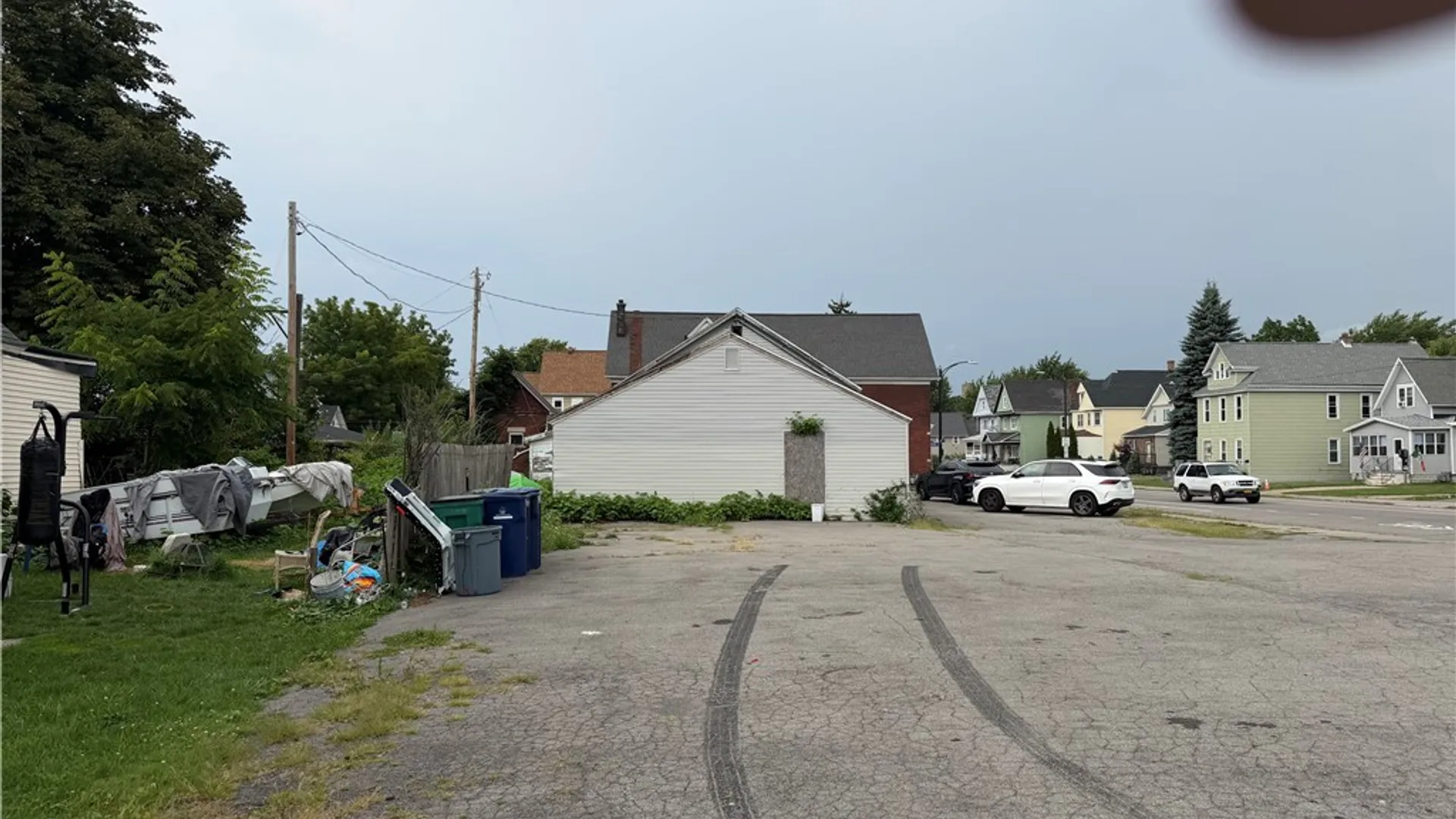 Property at 911 S Park Avenue, Buffalo, NY 14210 3