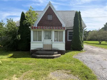 Property at 1036 Saunders Sett Road, Lewiston, NY 14305