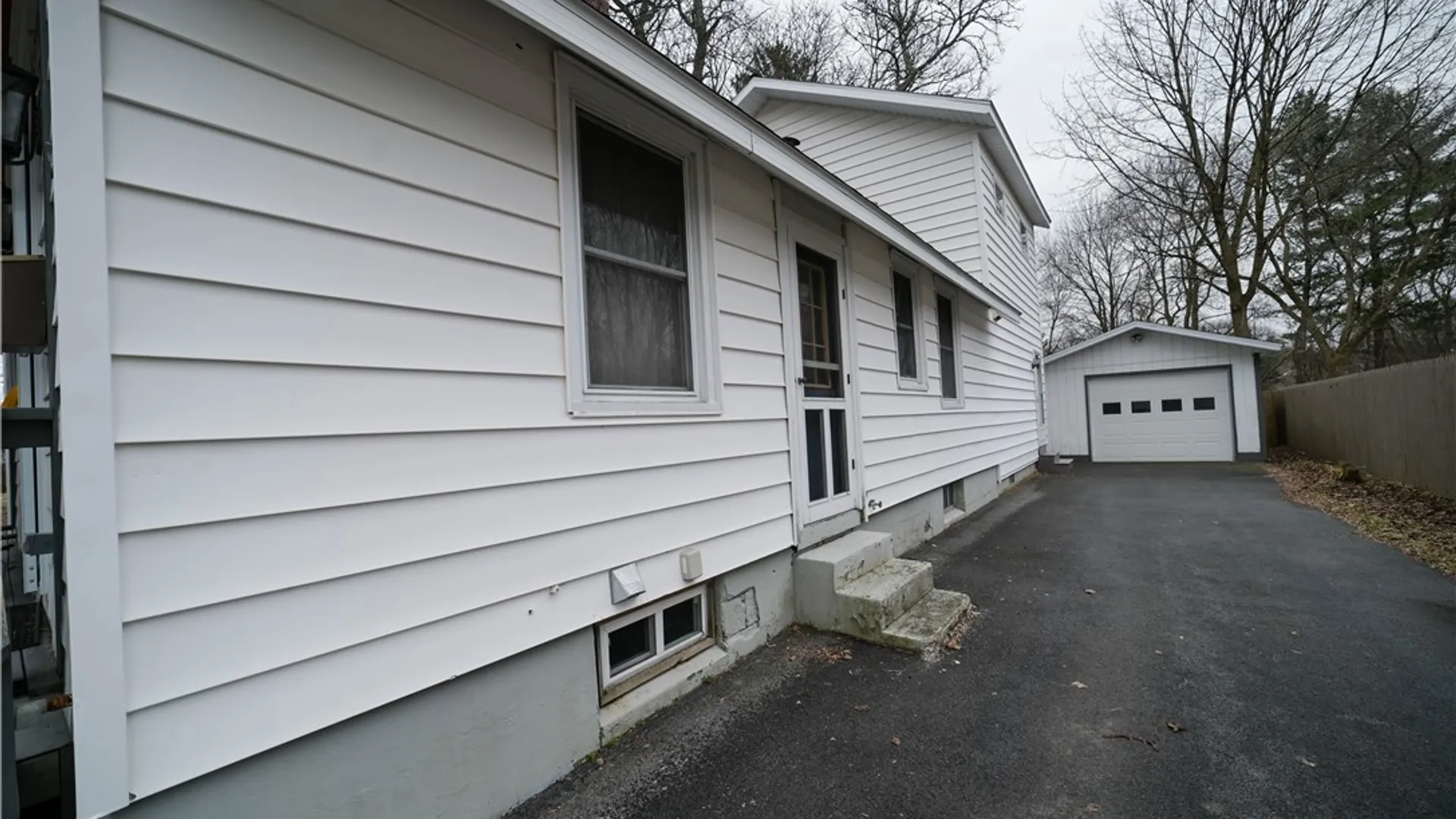 Property at 307 Lomond Place, Utica, NY 13502 5