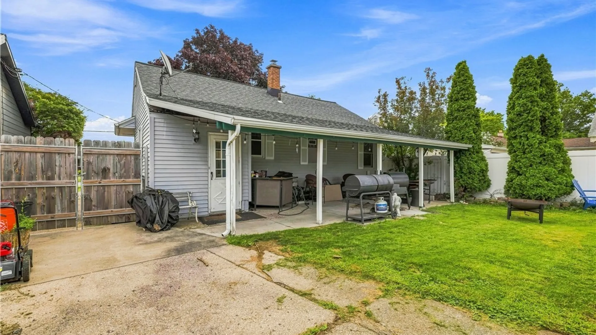 Property at 94 Standard Parkway, Cheektowaga, NY 14227 5