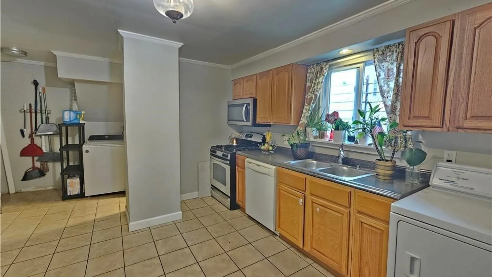 Property at 170 16th Street, Buffalo, NY 14213 7