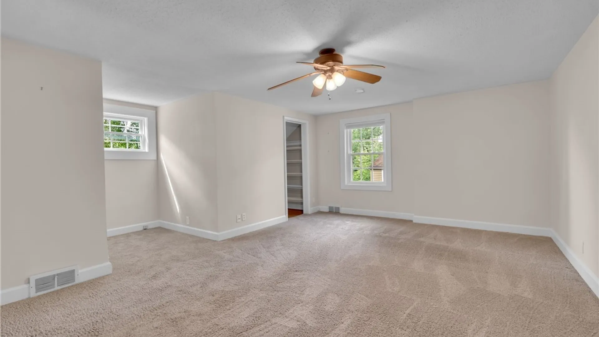 Property at 80 Morningside Lane, Amherst, NY 14221 21