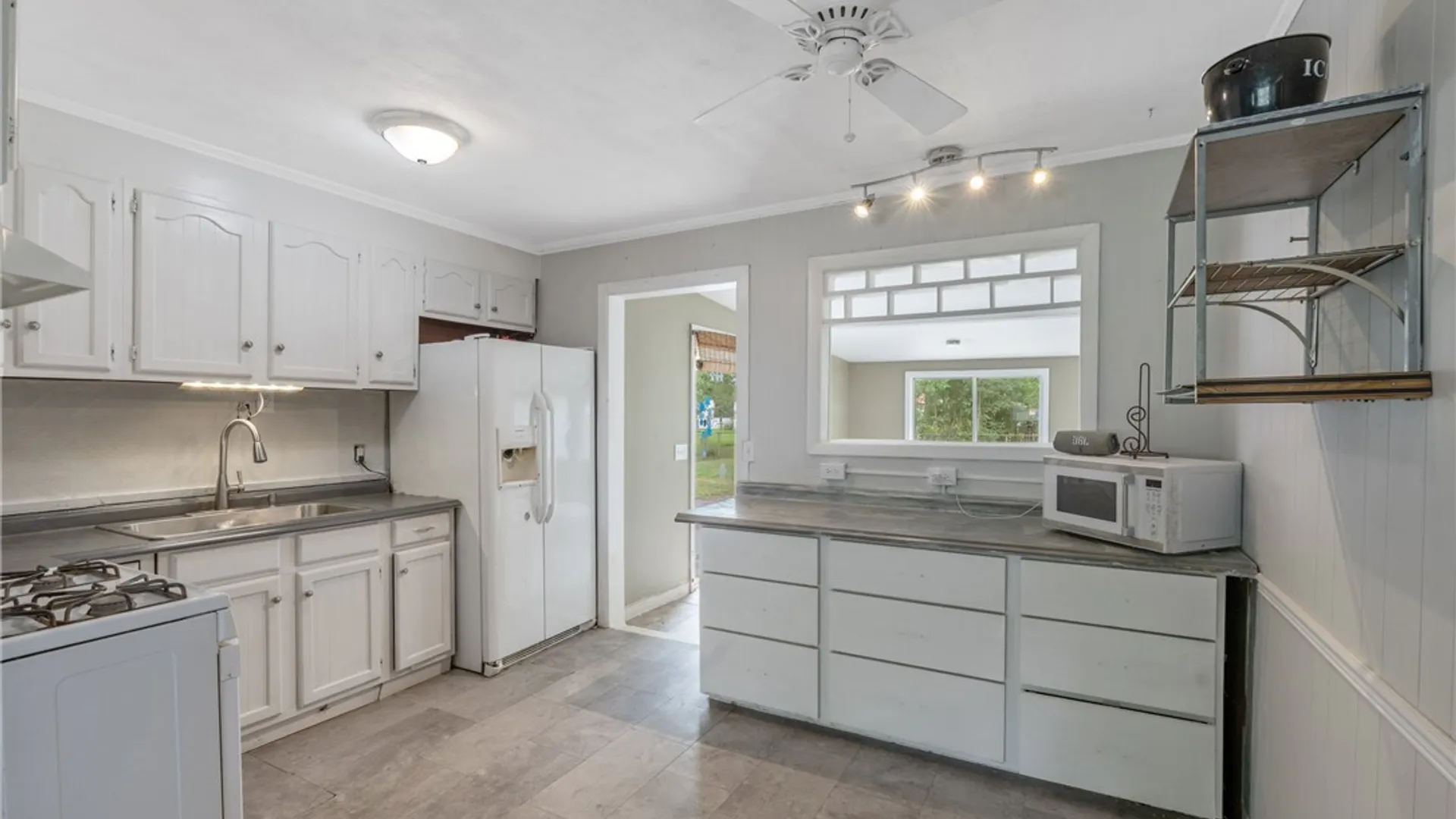 Property at 7838 Rinaldo Boulevard, Cicero, NY 13030 11