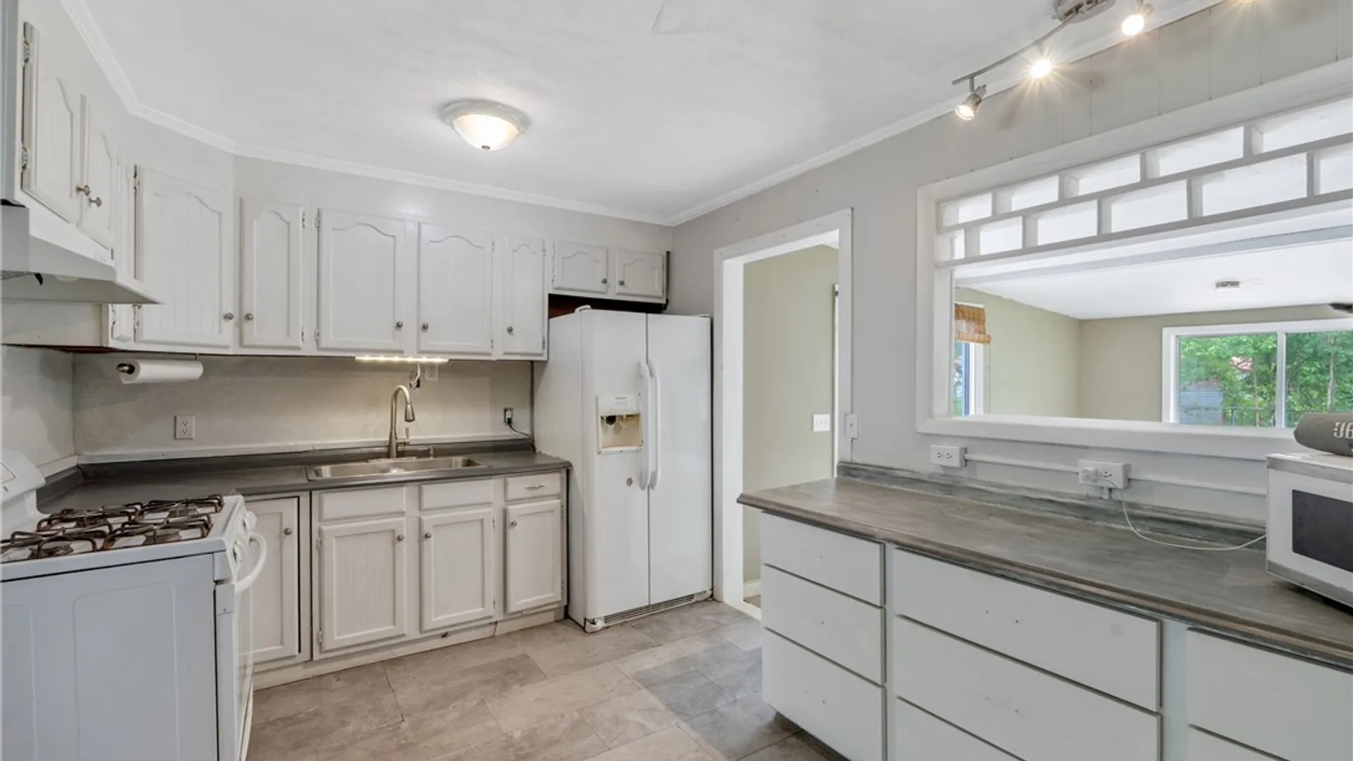 Property at 7838 Rinaldo Boulevard, Cicero, NY 13030 12