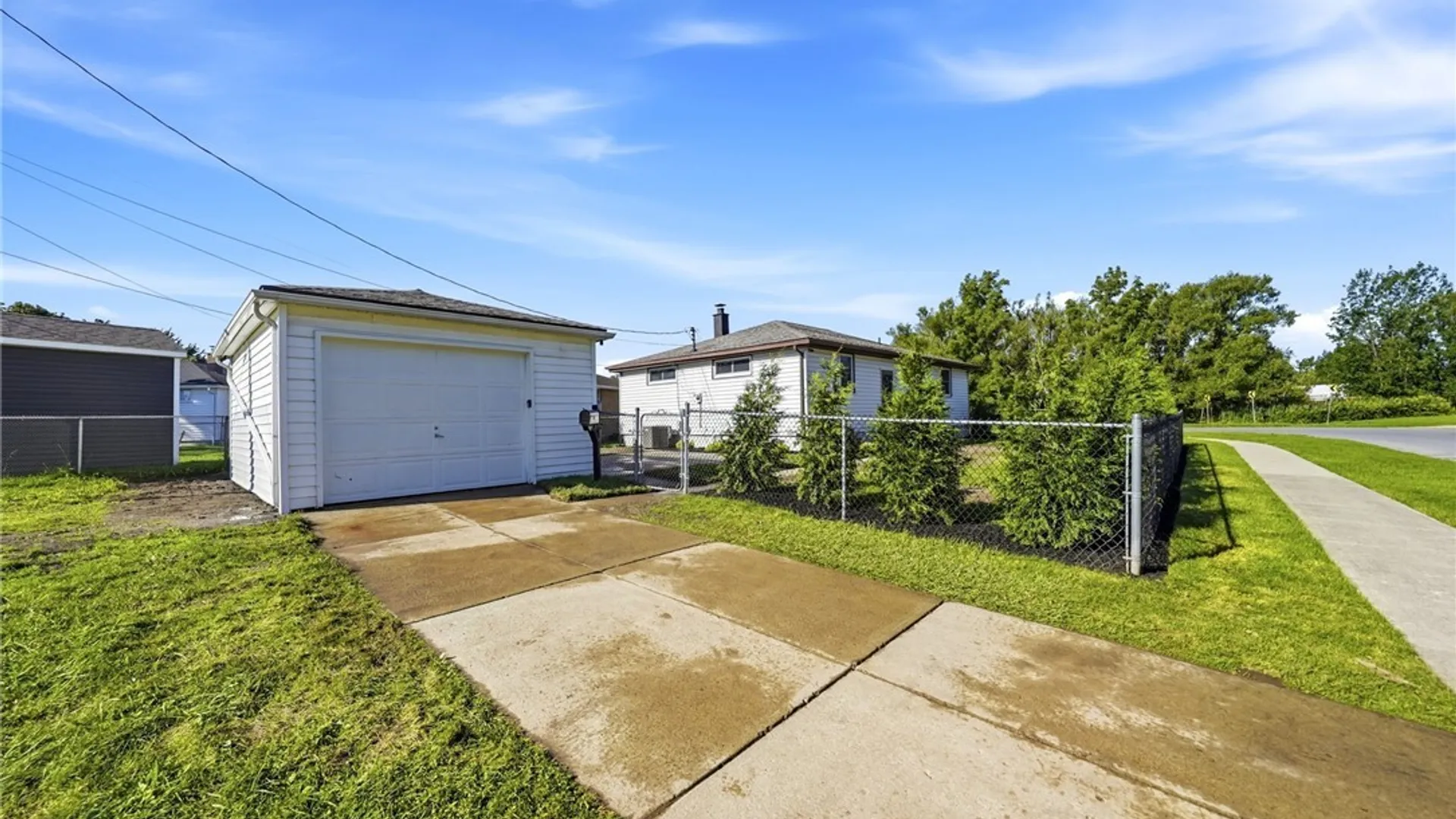 Property at 43 Barone Circle, Cheektowaga, NY 14225 32