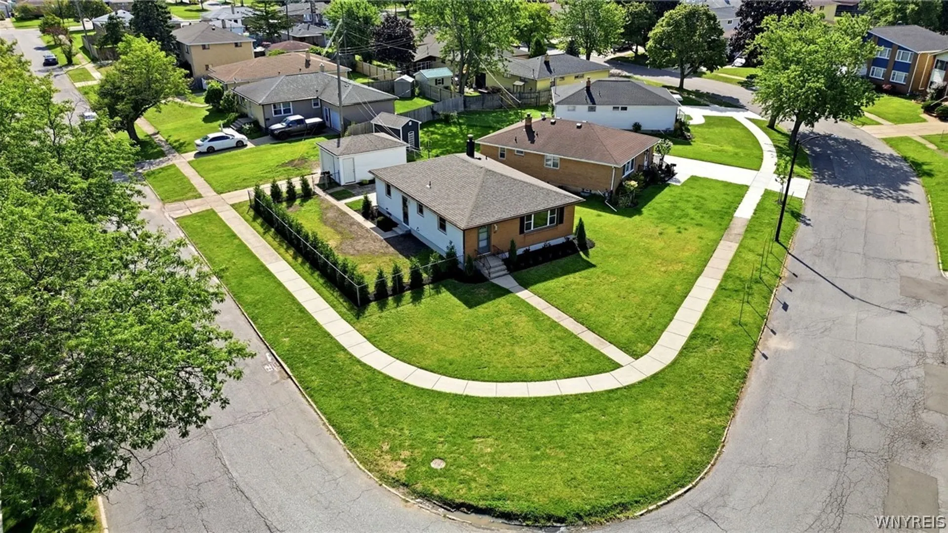 Property at 43 Barone Circle, Cheektowaga, NY 14225 45
