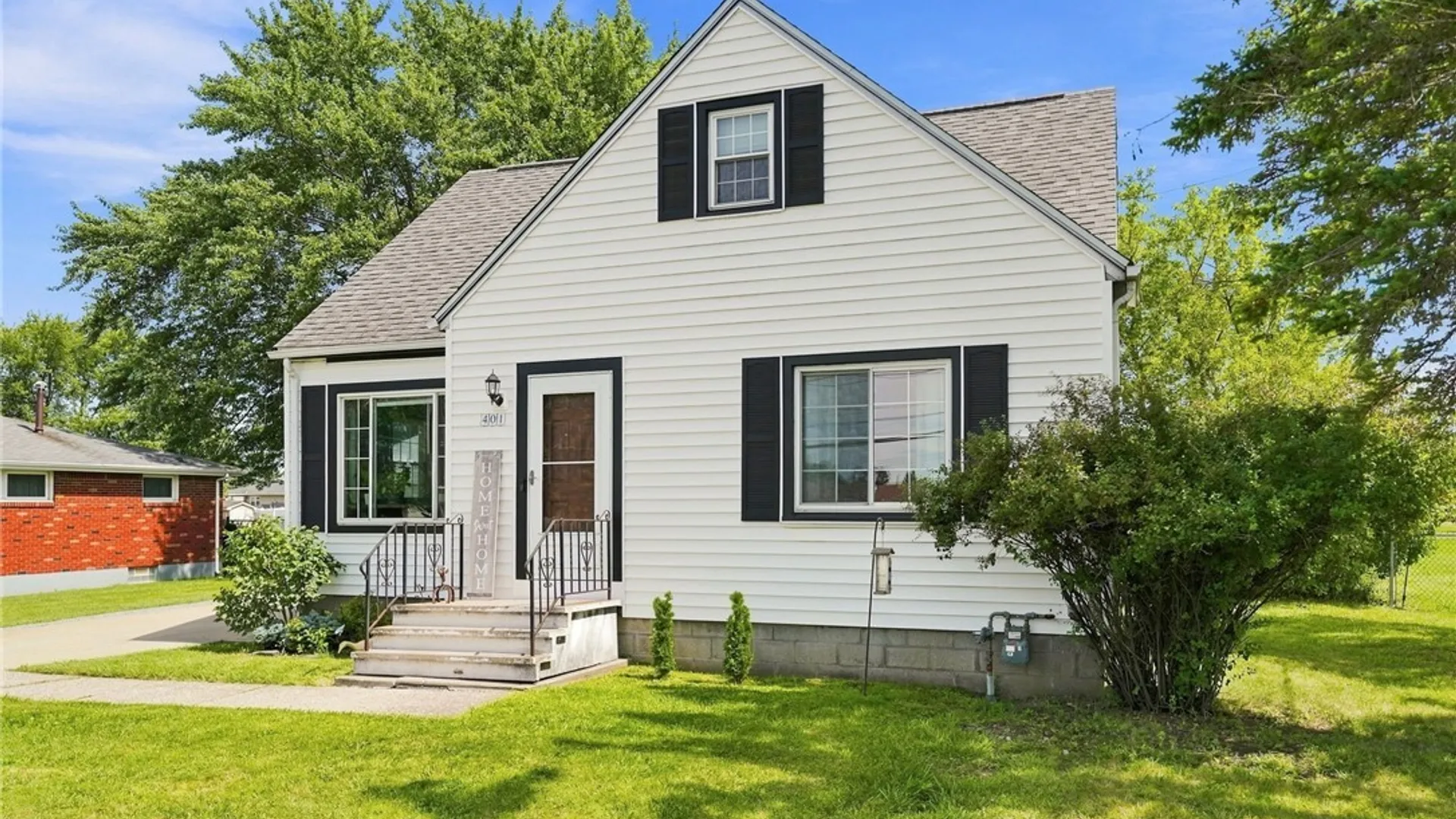 Property at 401 Borden Road, Cheektowaga, NY 14224 3