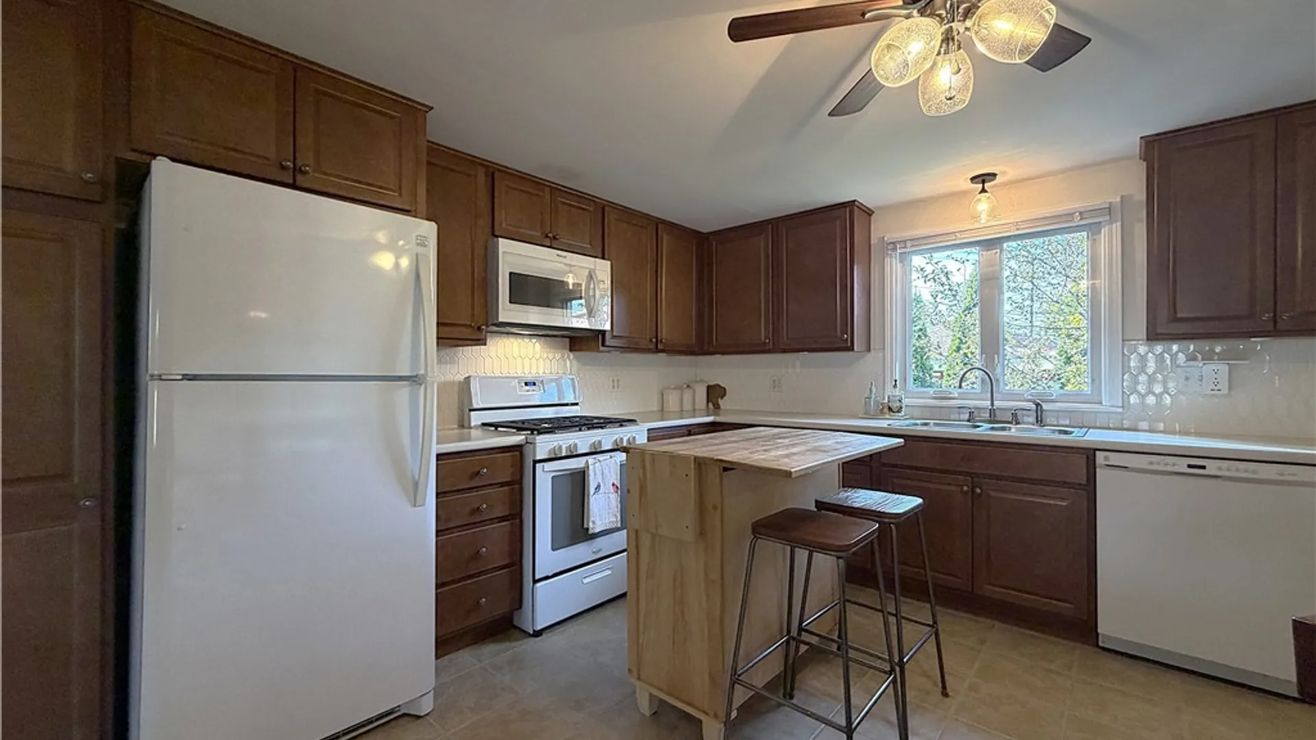 Property at 134 Woodcrest Drive, Amherst, NY 14226 10