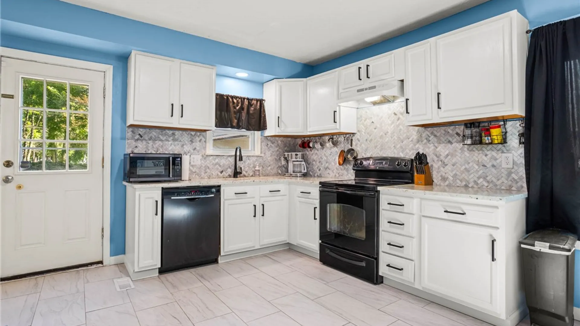 Property at 507 Ellicott Street, Batavia City, NY 14020 4