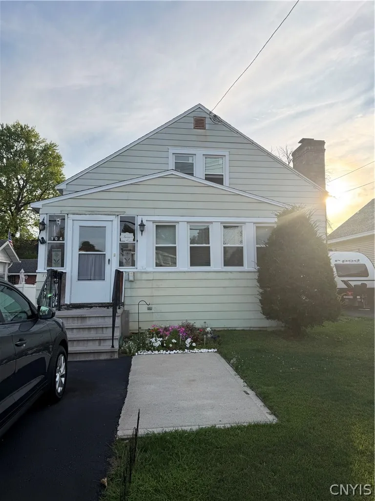 Property at 104 Roxford Road, Salina, NY 13208