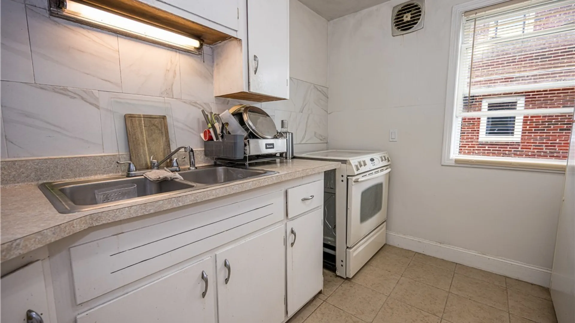Property at 56 Eiss Place, Amherst, NY 14226 24