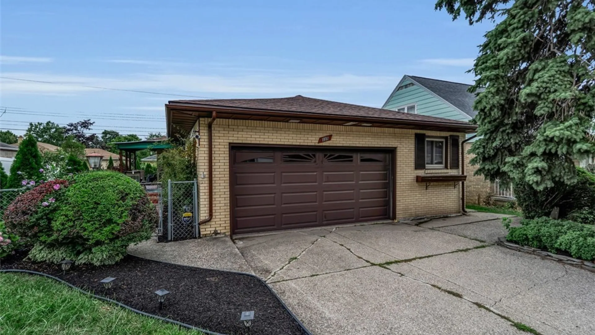 Property at 115 Avery Place, Cheektowaga, NY 14225 37
