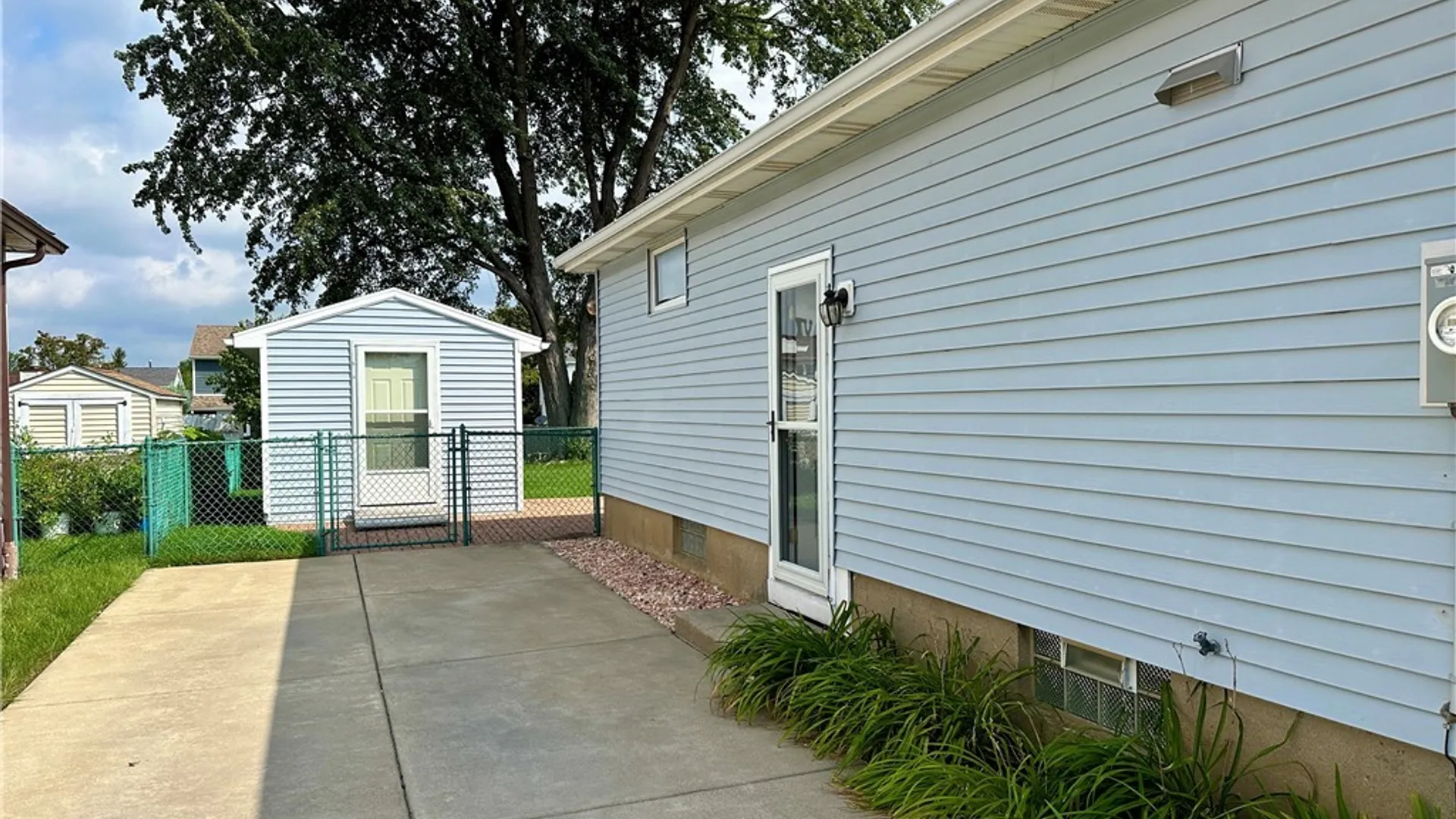 Property at 104 Castlewood Drive, Cheektowaga, NY 14227 5