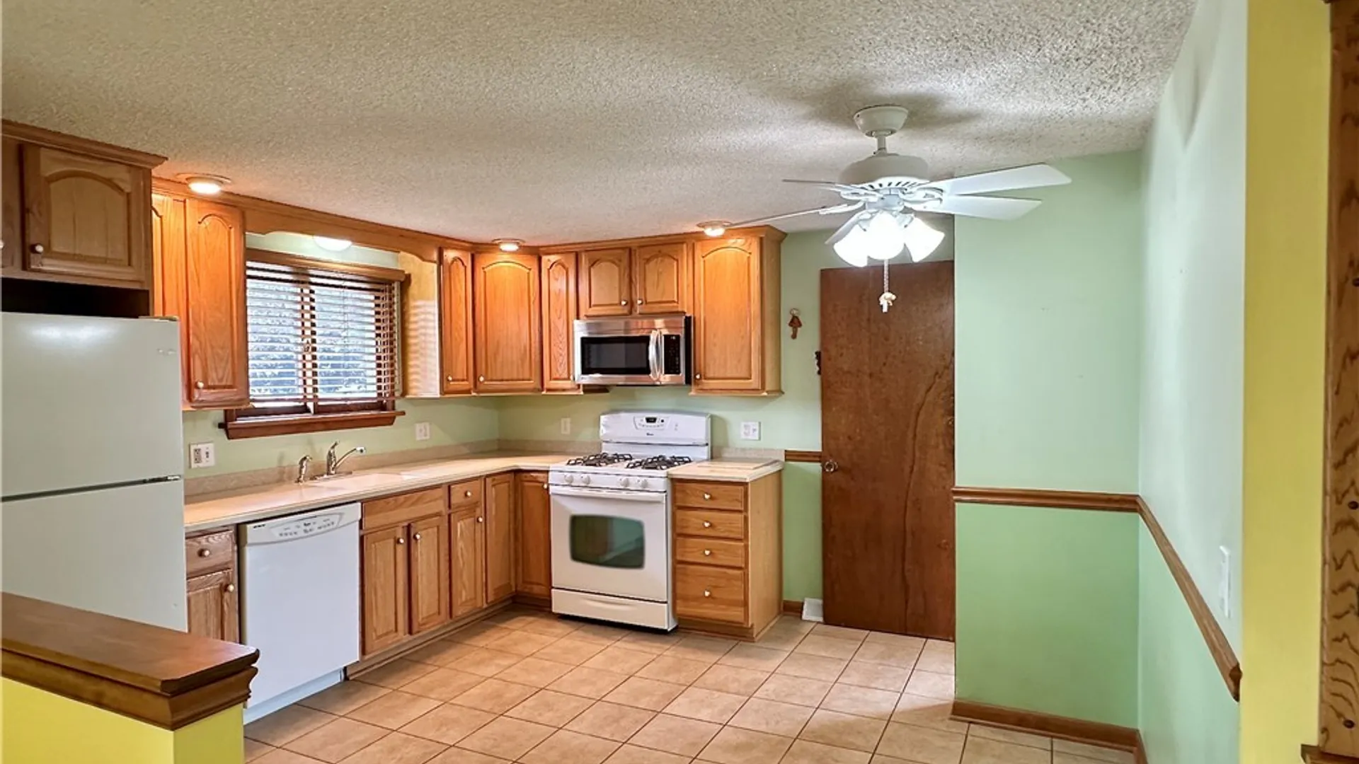 Property at 104 Castlewood Drive, Cheektowaga, NY 14227 20