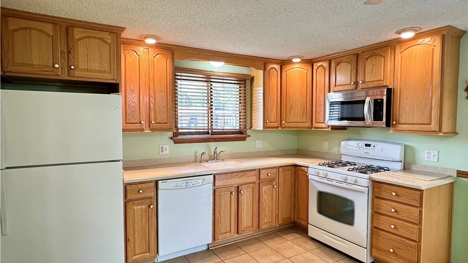 Property at 104 Castlewood Drive, Cheektowaga, NY 14227 21