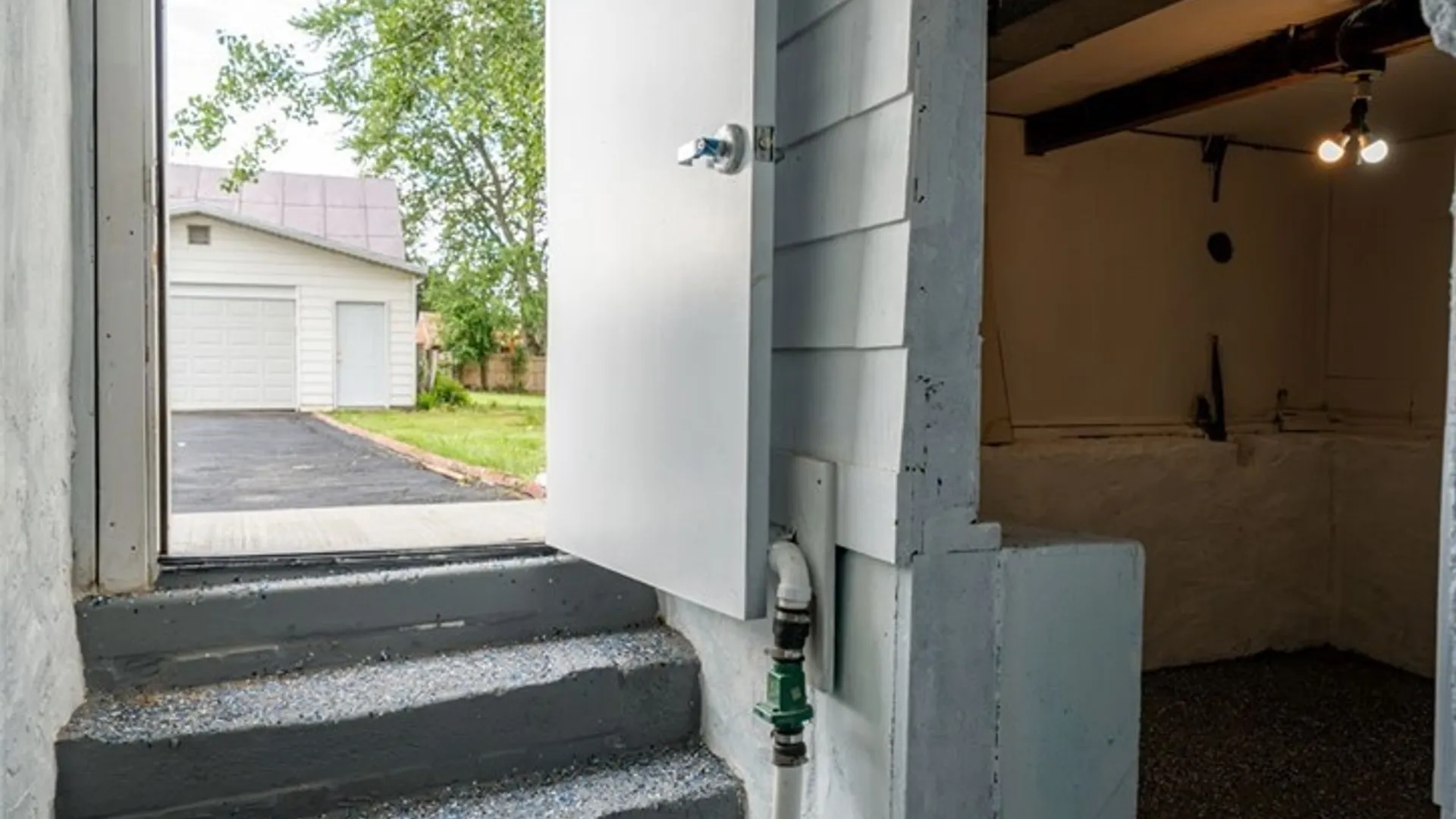 Property at 811 Cleveland Drive, Cheektowaga, NY 14225 44