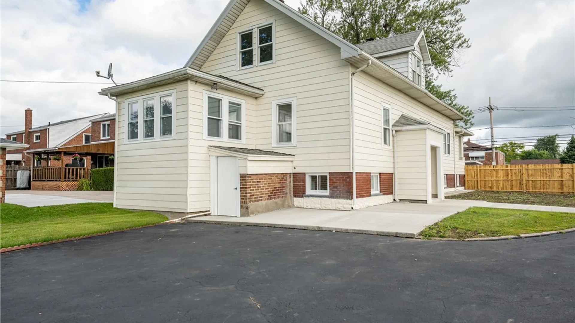 Property at 811 Cleveland Drive, Cheektowaga, NY 14225 46
