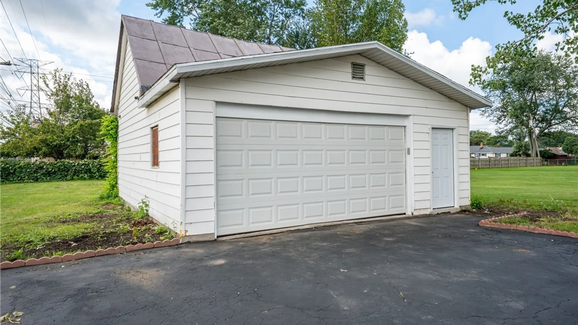 Property at 811 Cleveland Drive, Cheektowaga, NY 14225 48