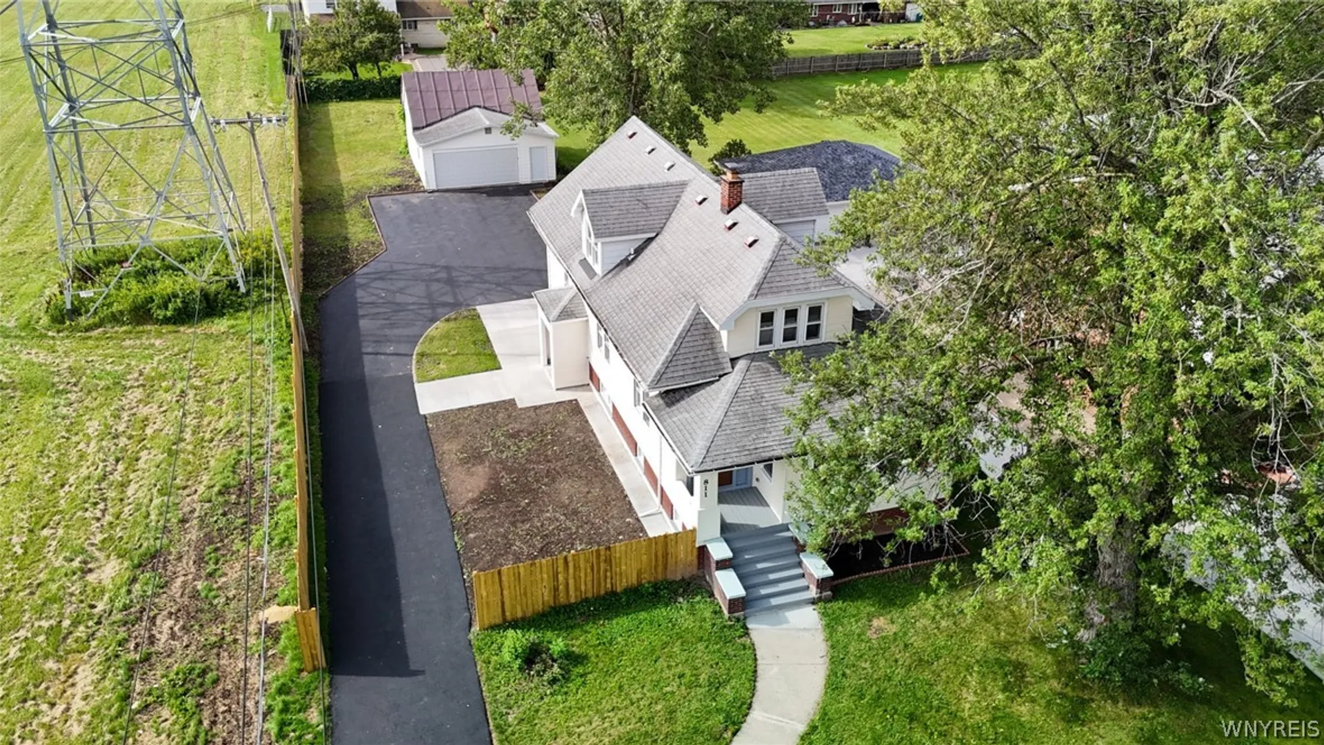 Property at 811 Cleveland Drive, Cheektowaga, NY 14225 3