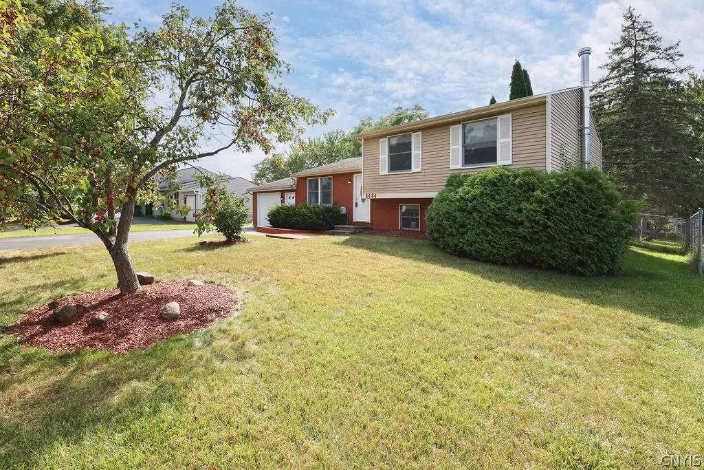 Property at 8484 Chinkapin Circle, Cicero, NY 13039