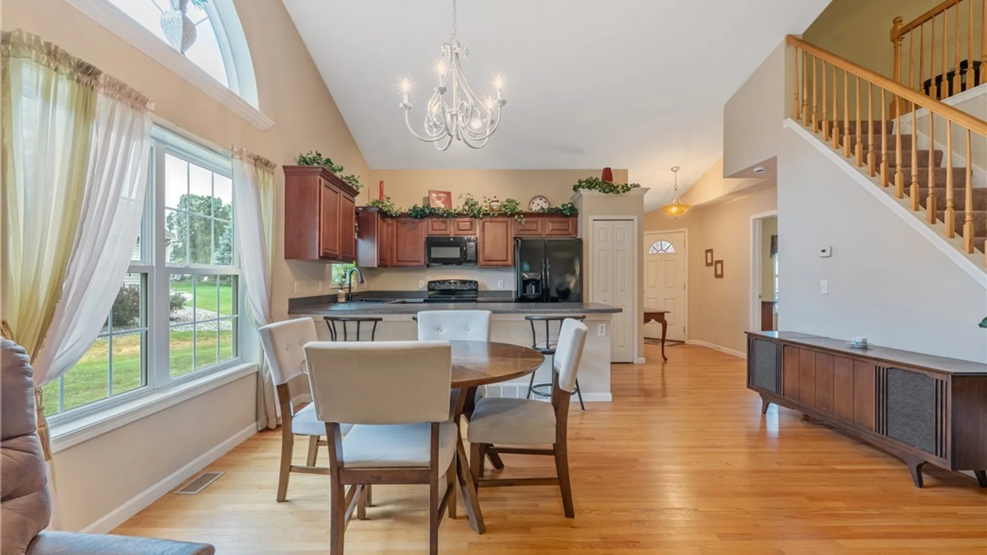 Property at 122 Slindes Woods Circle, Cicero, NY 13212 9