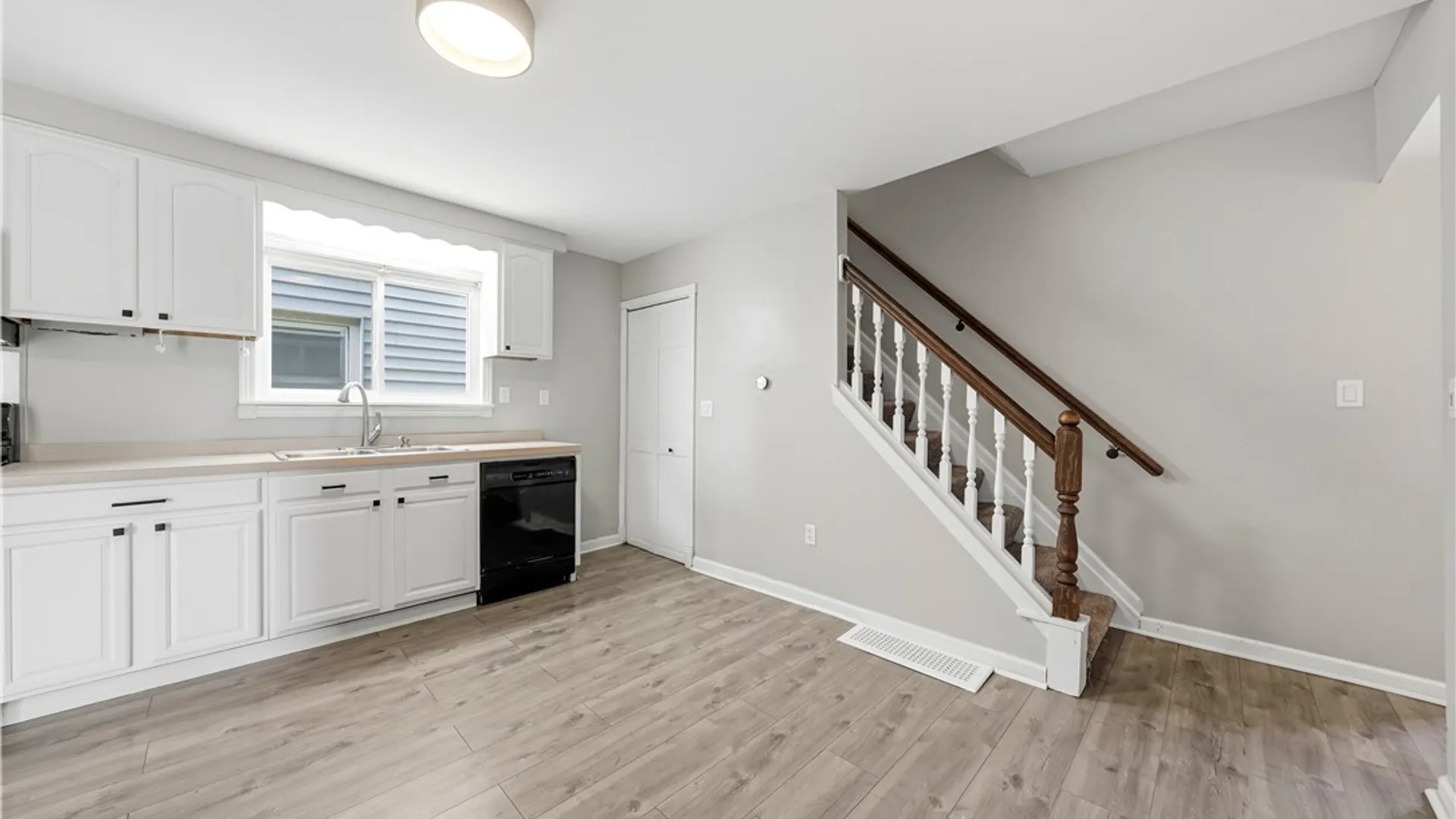 Property at 160 Como Park Boulevard, Cheektowaga, NY 14227 15