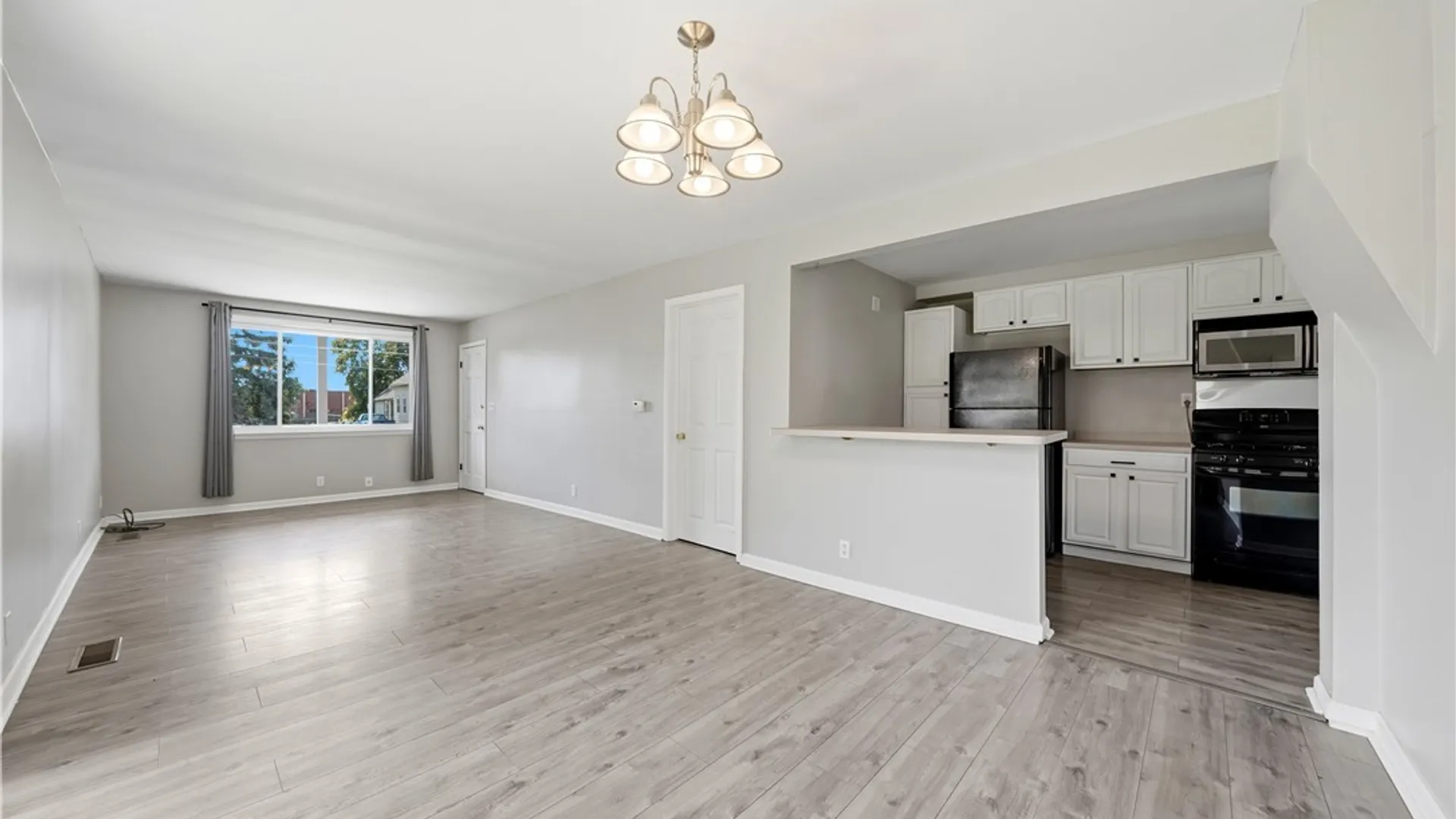 Property at 160 Como Park Boulevard, Cheektowaga, NY 14227 17