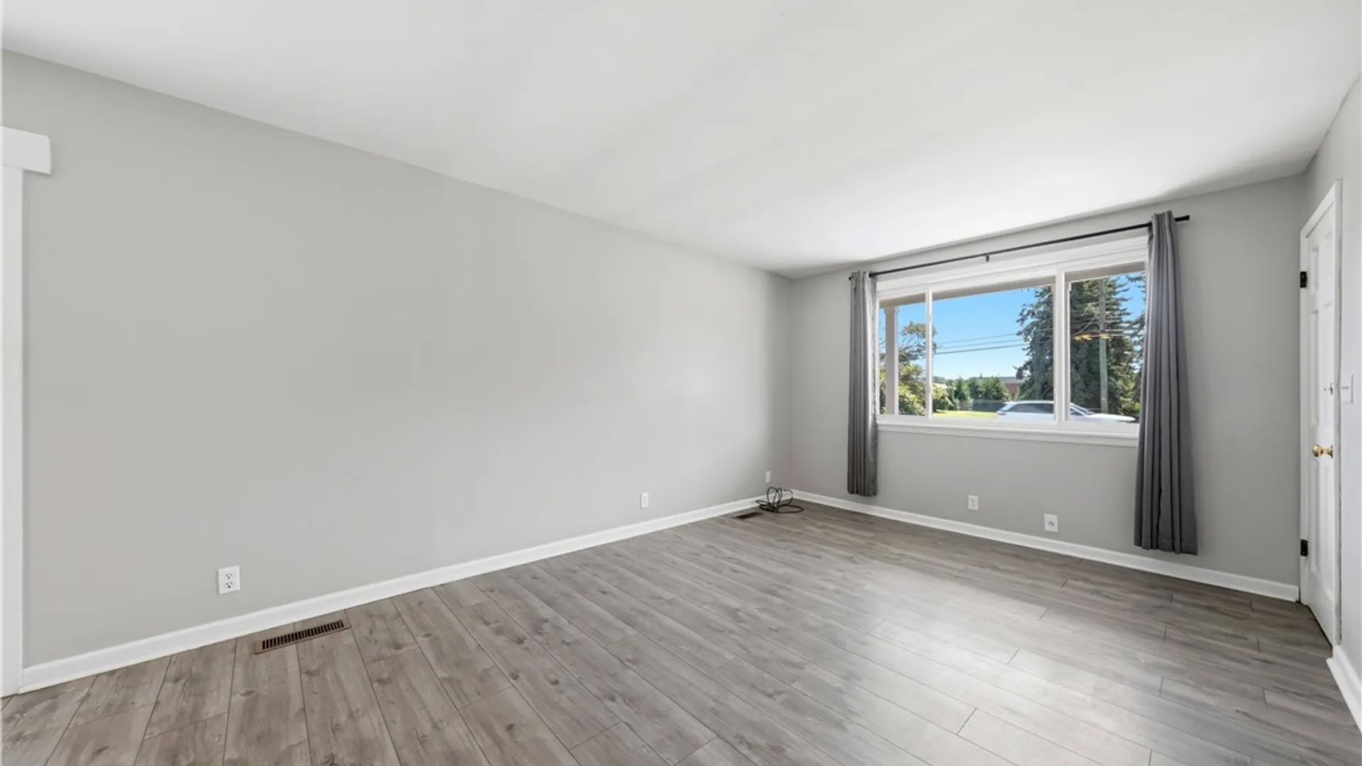 Property at 160 Como Park Boulevard, Cheektowaga, NY 14227 20