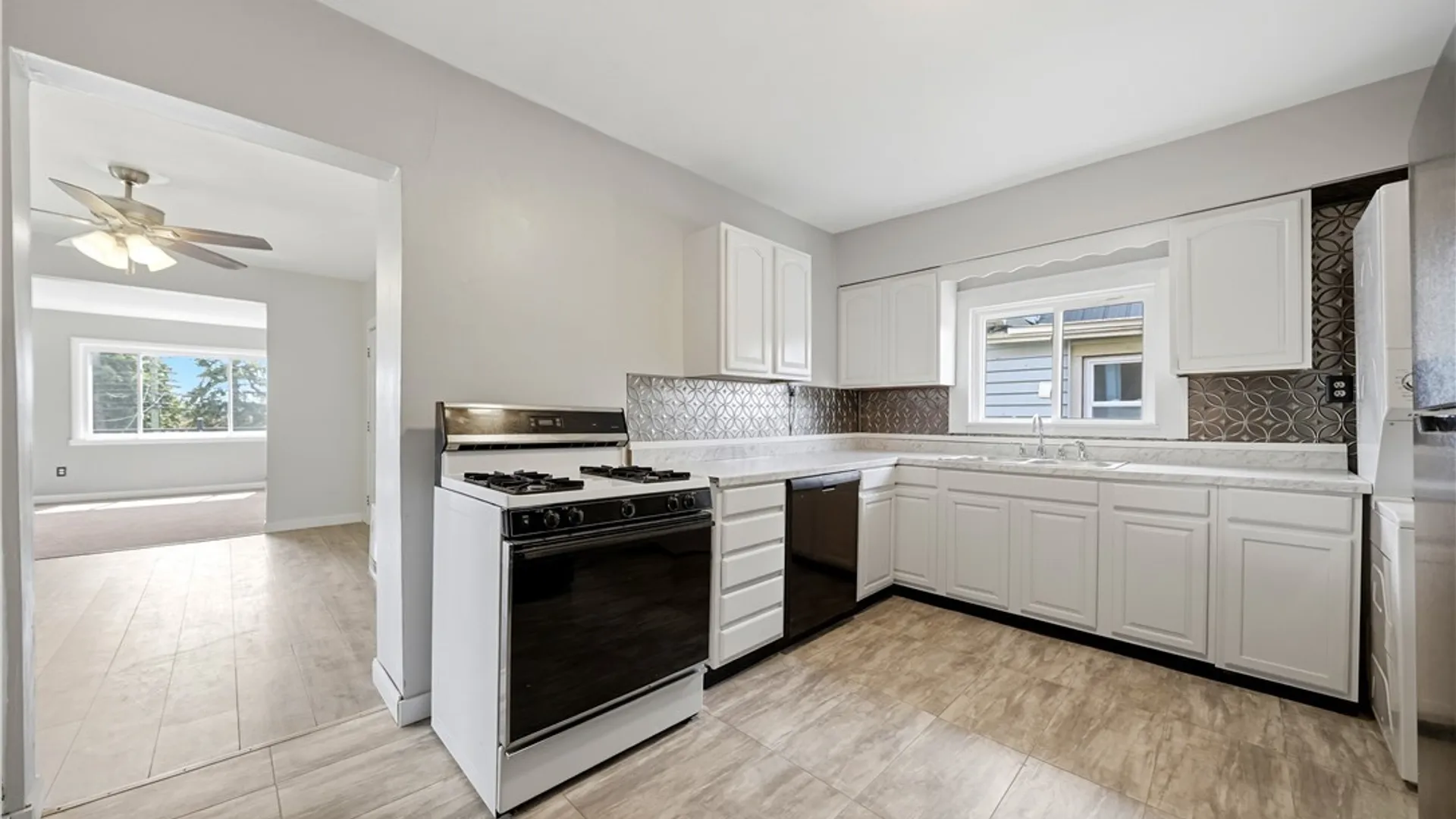 Property at 160 Como Park Boulevard, Cheektowaga, NY 14227 30