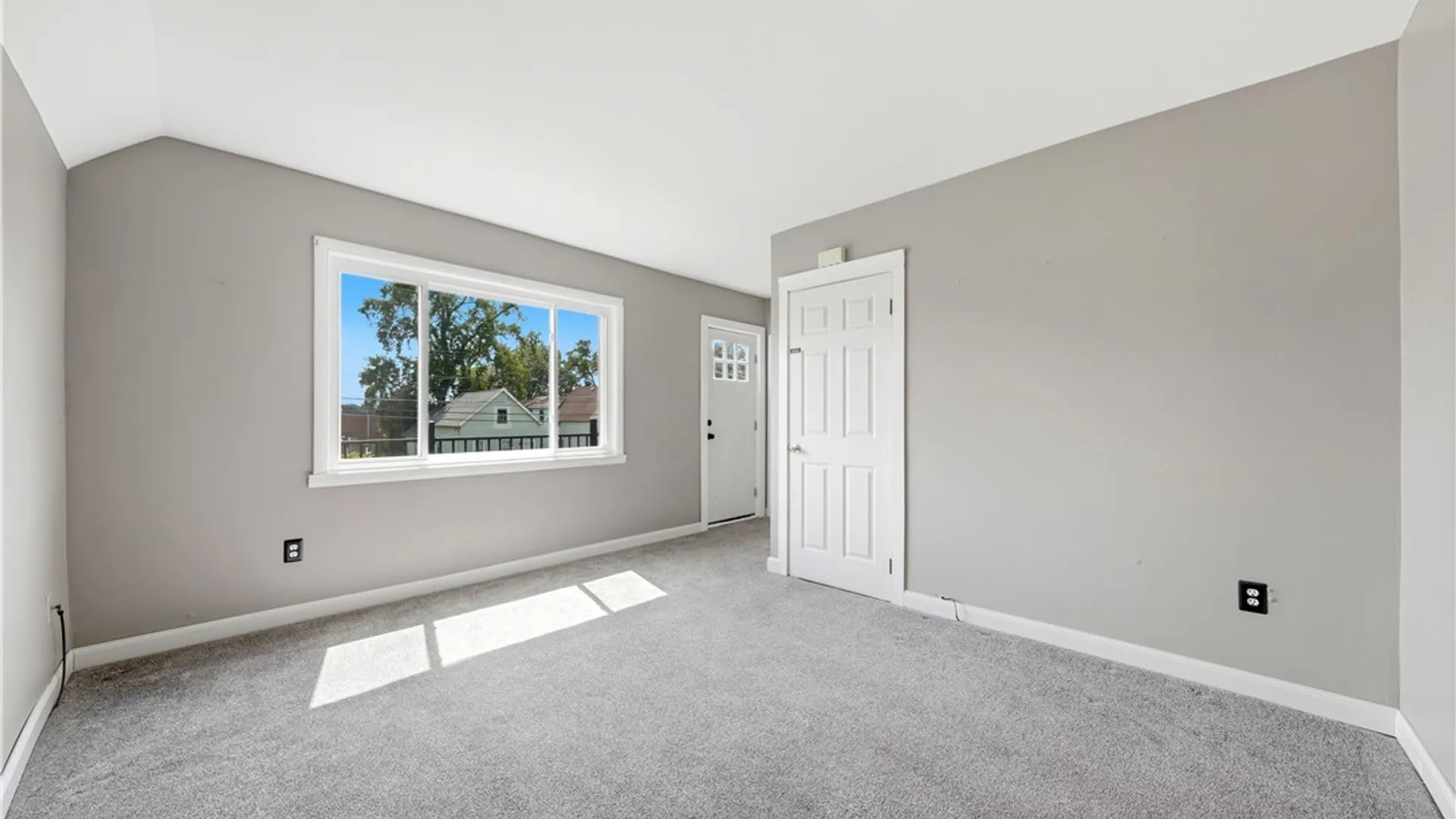 Property at 160 Como Park Boulevard, Cheektowaga, NY 14227 38