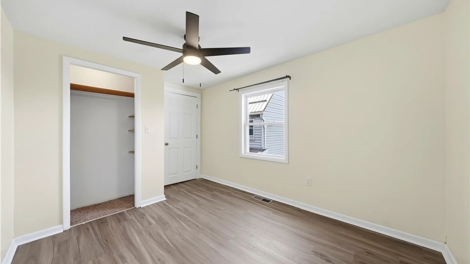 Property at 160 Como Park Boulevard, Cheektowaga, NY 14227 26