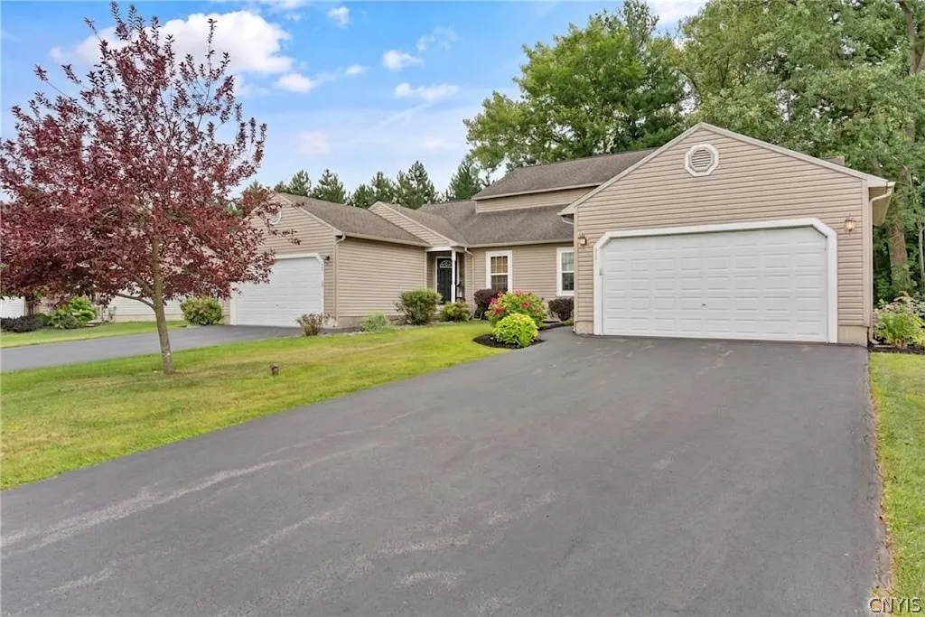 Property at 122 Slindes Woods Circle, Cicero, NY 13212