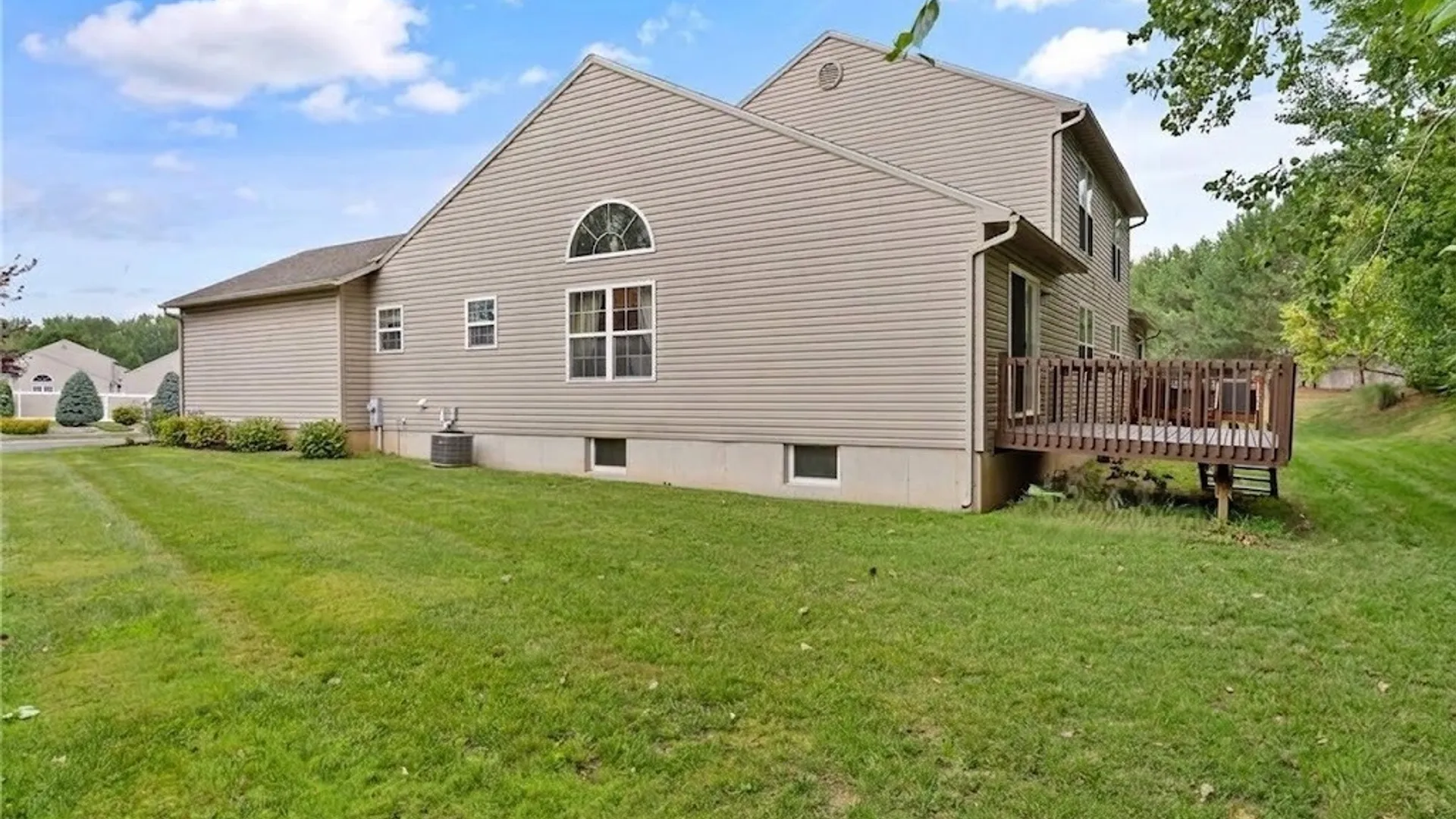 Property at 122 Slindes Woods Circle, Cicero, NY 13212 37
