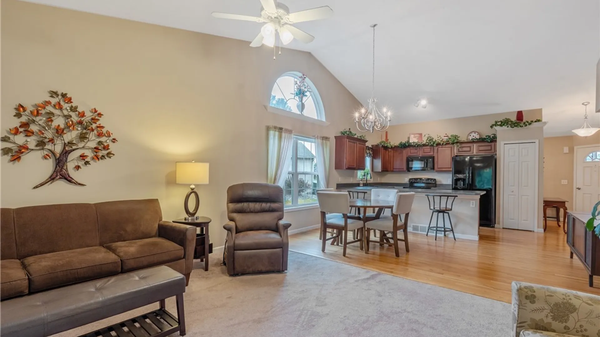Property at 122 Slindes Woods Circle, Cicero, NY 13212 8