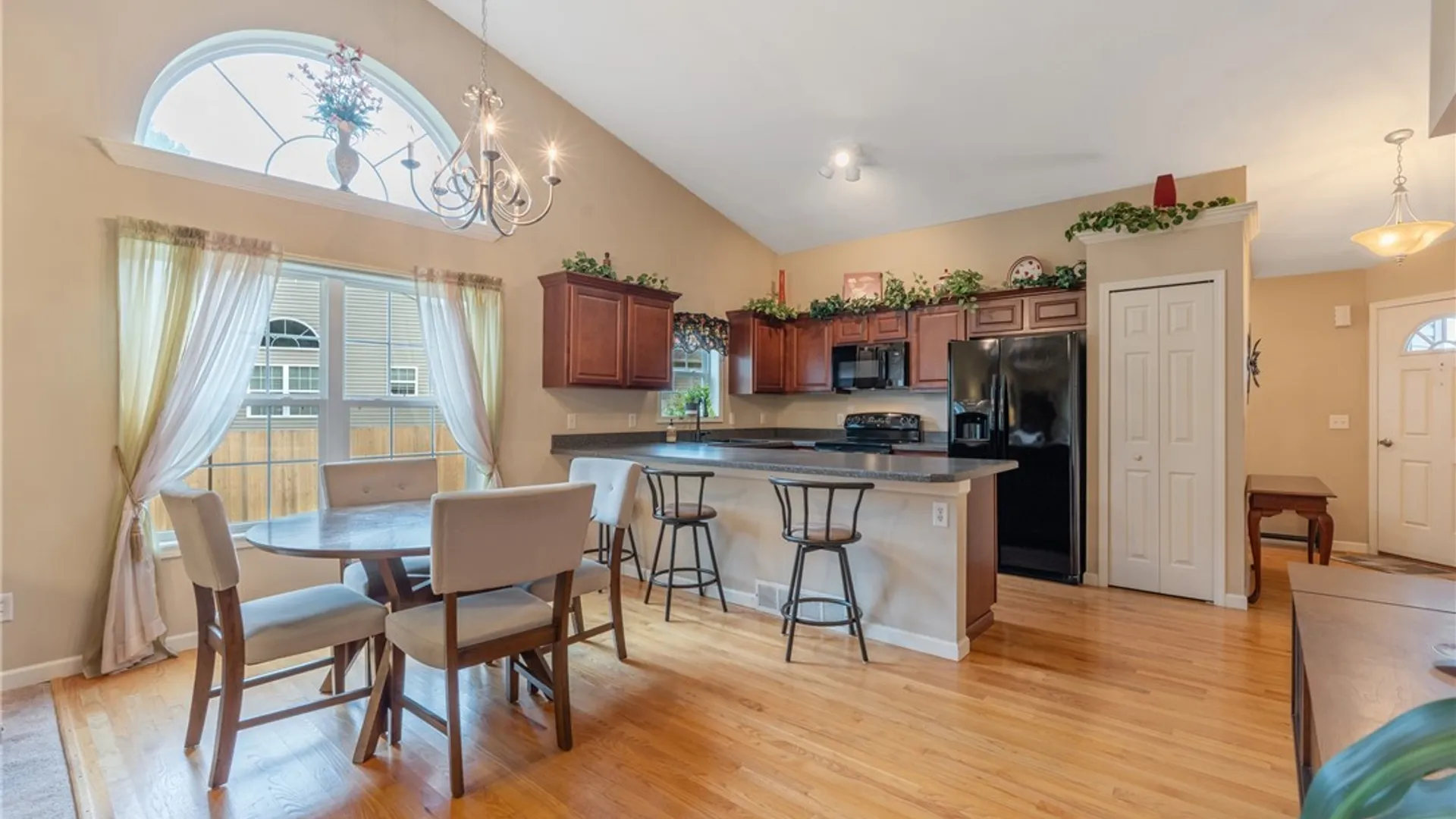 Property at 122 Slindes Woods Circle, Cicero, NY 13212 10