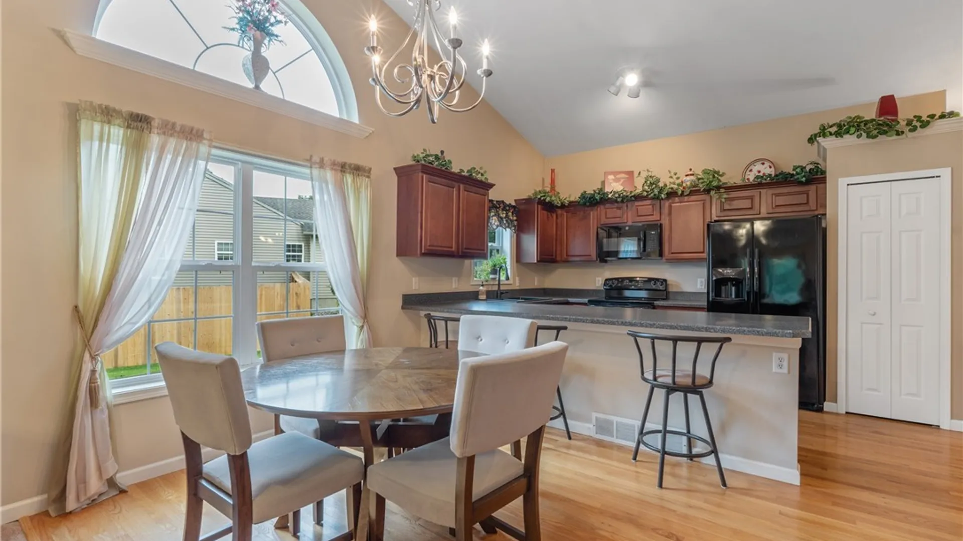 Property at 122 Slindes Woods Circle, Cicero, NY 13212 13