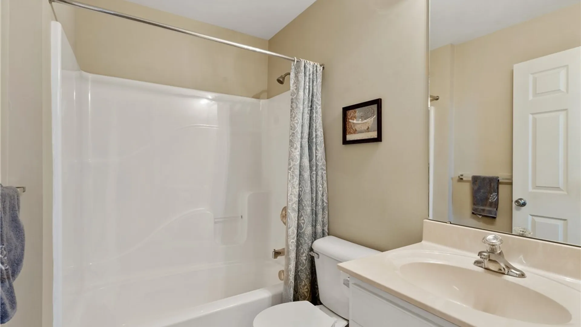 Property at 122 Slindes Woods Circle, Cicero, NY 13212 22
