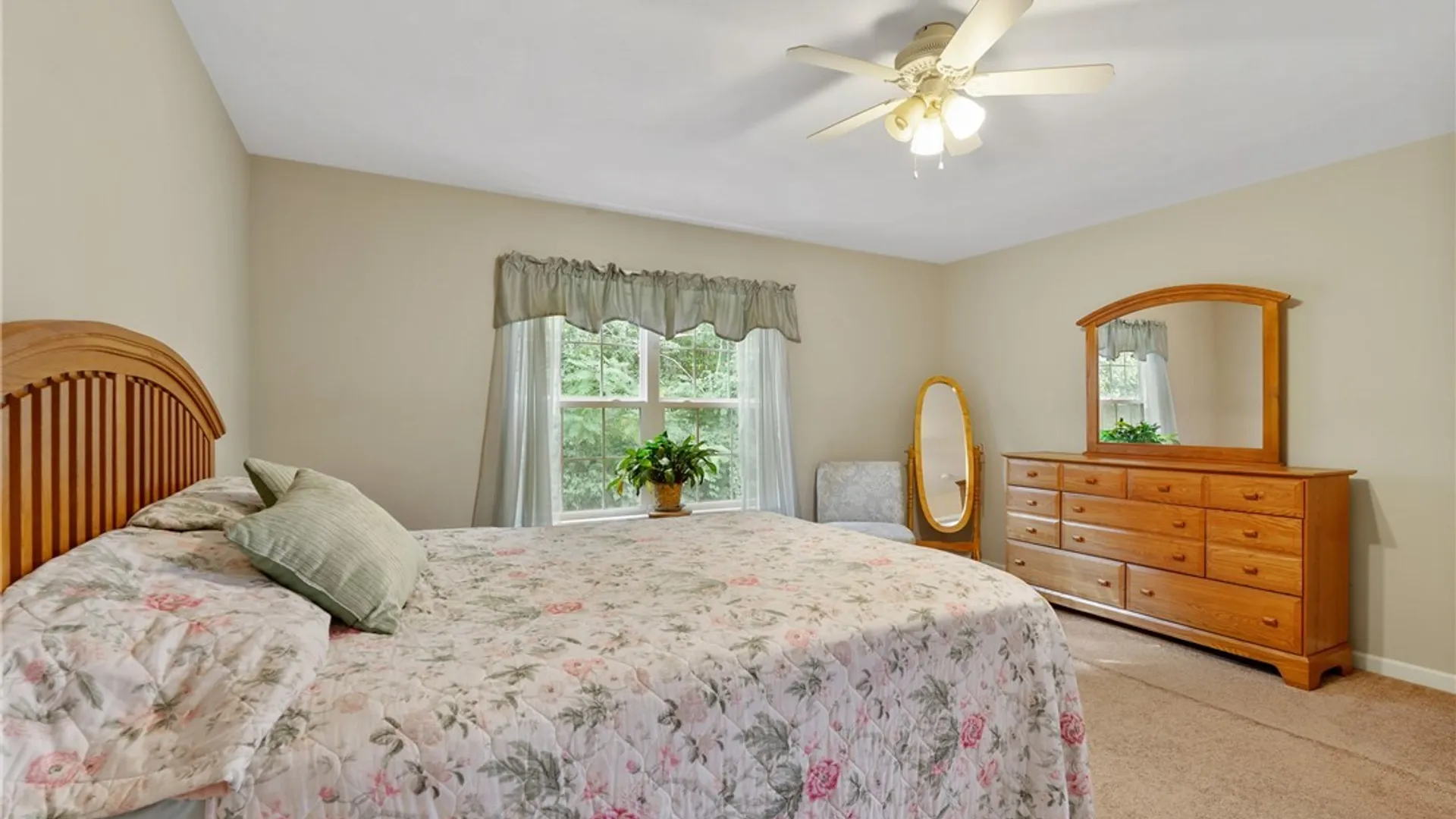 Property at 122 Slindes Woods Circle, Cicero, NY 13212 24
