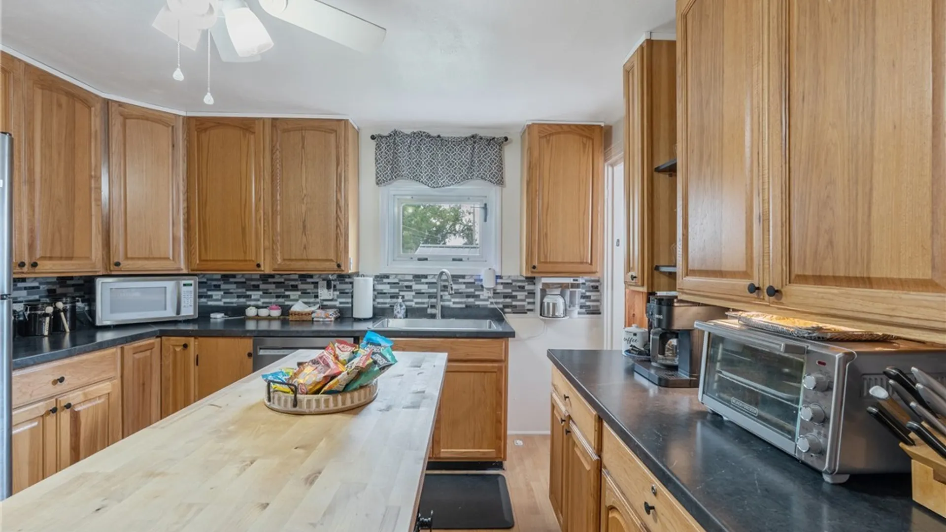Property at 320 E North Street, Geneva City, NY 14456 10