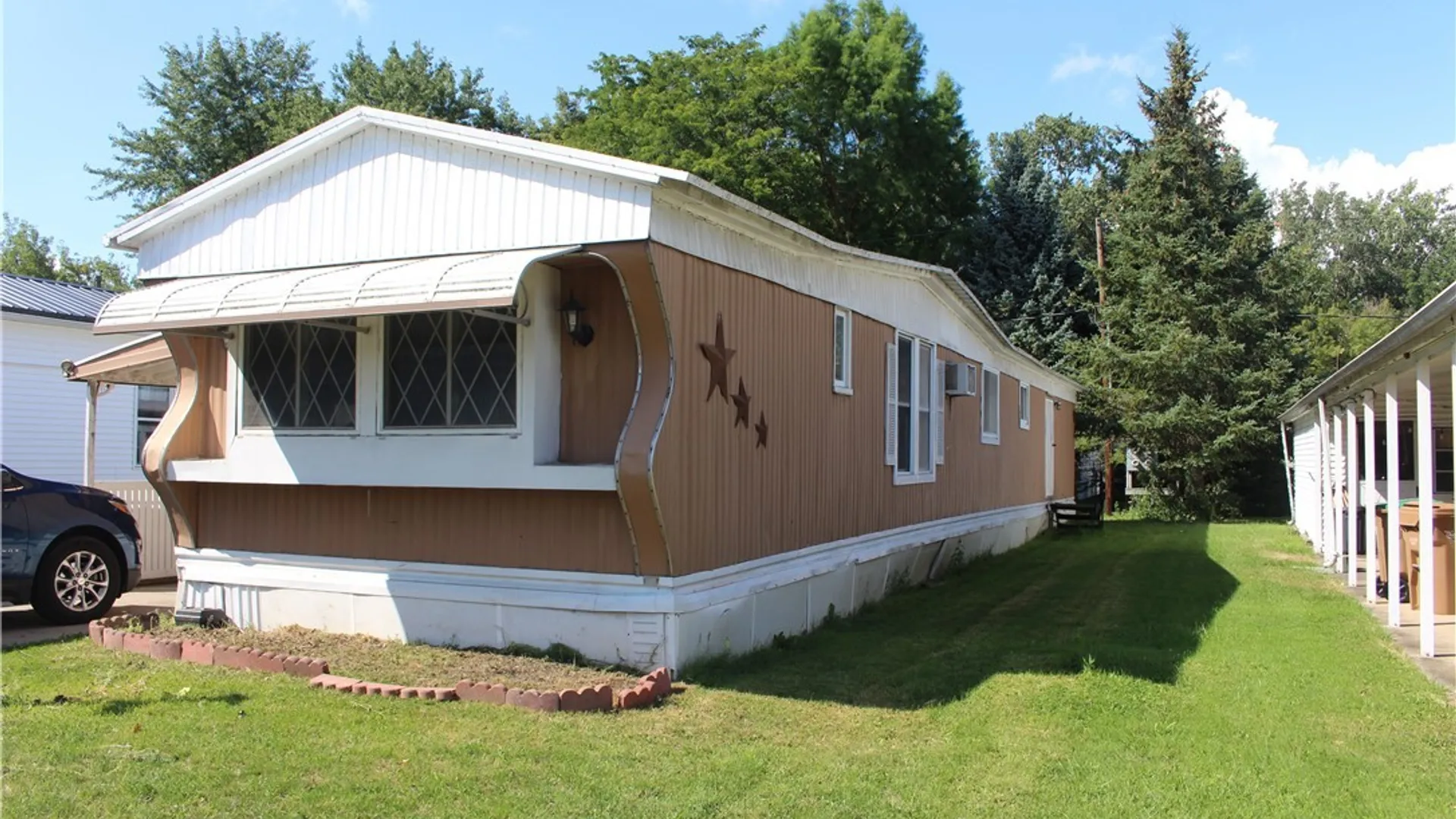 Property at 120 Carefree Lane, Cheektowaga, NY 14227 3