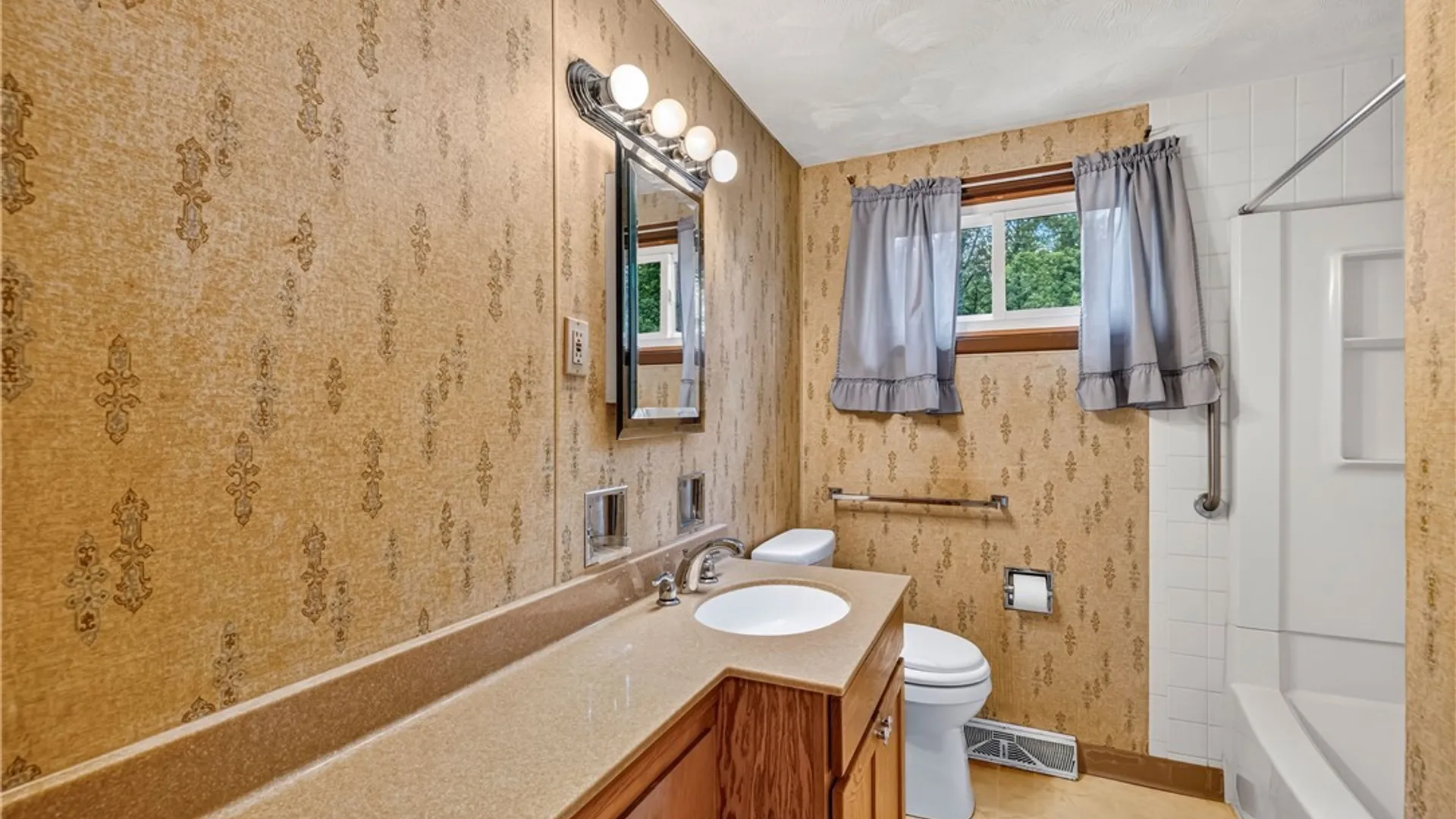 Property at 445 North Avenue, North Tonawanda, NY 14120 15