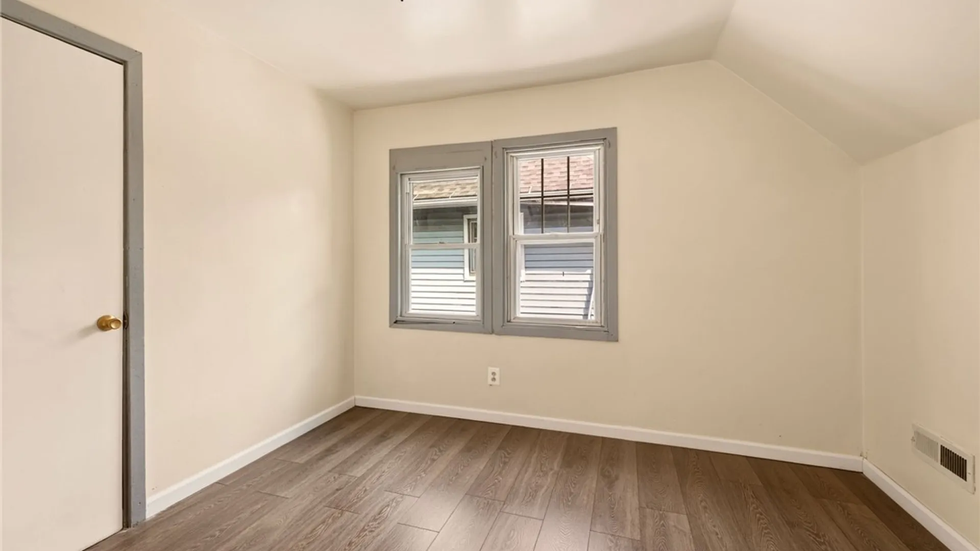 Property at 20 Home Place, Rochester, NY 14611 15