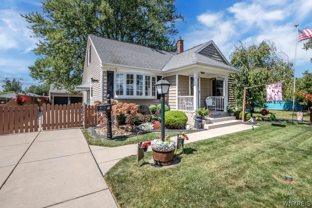 Property at 102 Glenhurst Road, Tonawanda, NY 14150