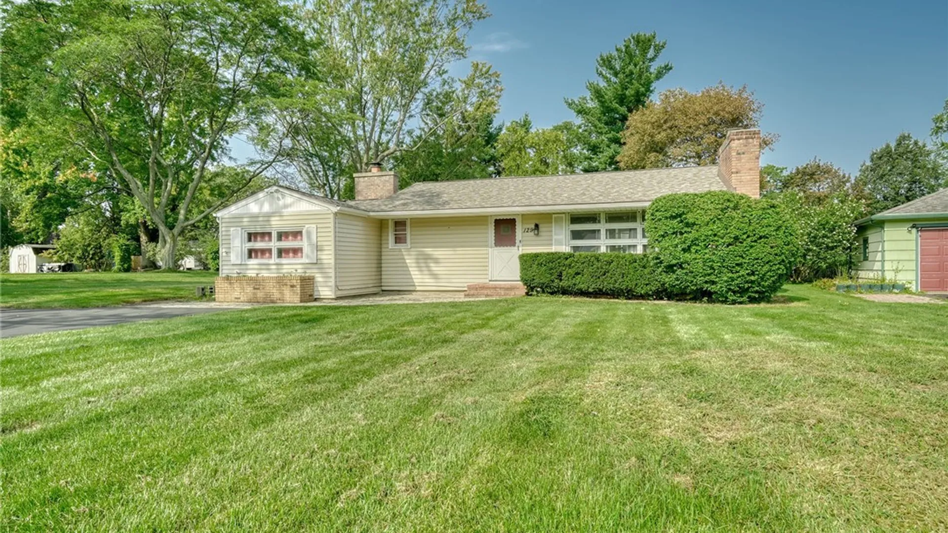 Property at 129 Brookview Drive, Irondequoit, NY 14617 3