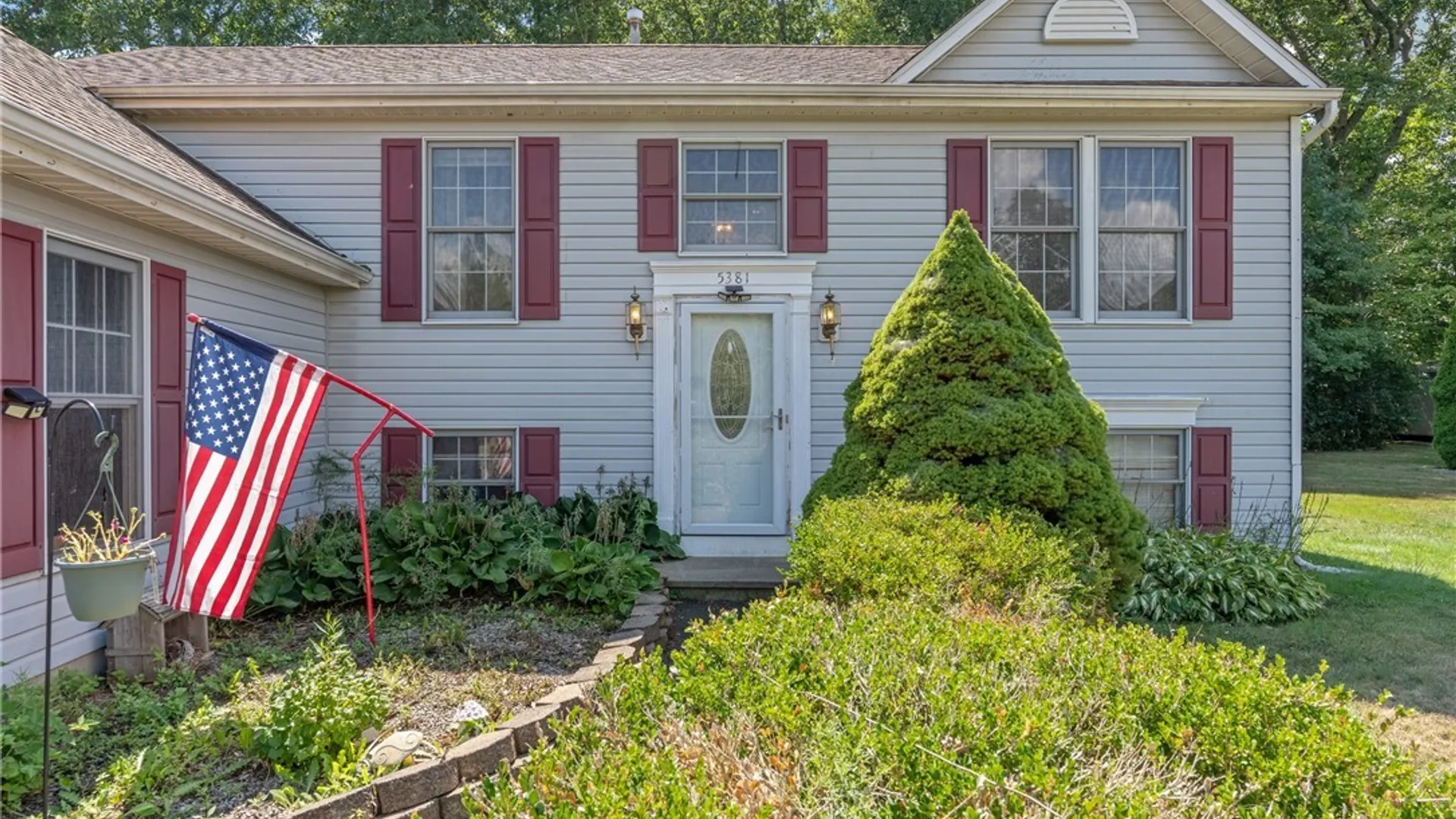 Property at 5381 Carrick Circle, Cicero, NY 13029 3